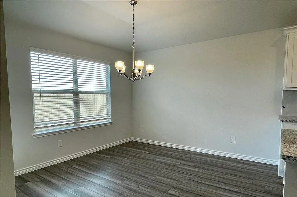 3 bed, 1374 sqft, $2,000 — Photo 4