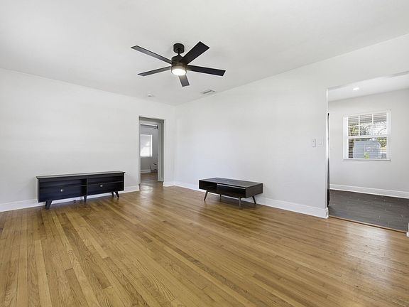 4th image of 3151 Poinsettia Ave