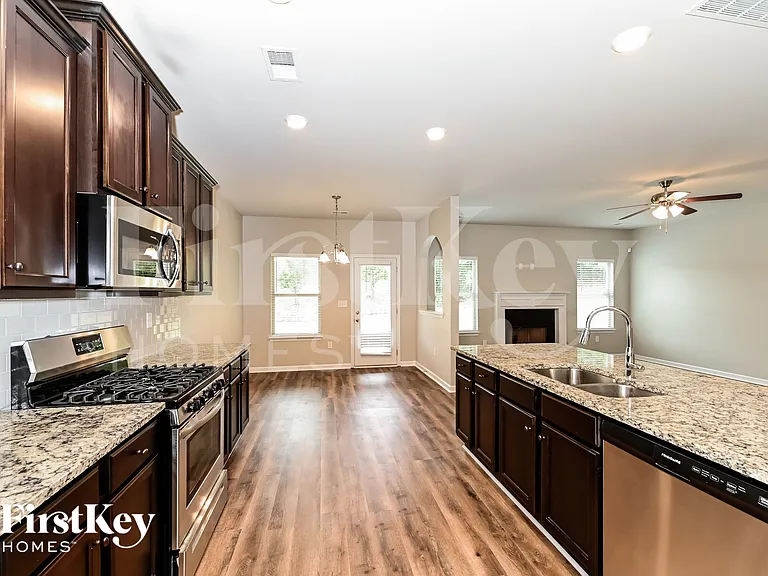 145 Janney Cir — Photo 6
