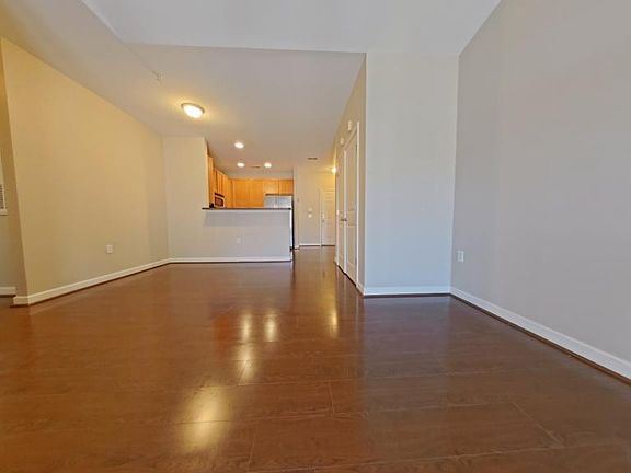 4th image of 7108 Friendly Ave