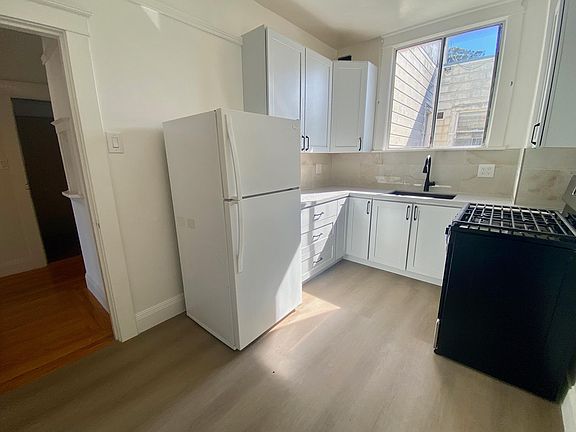 3rd image of 3024 Fulton St APT 10