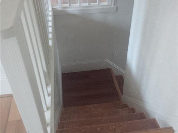 3rd image of 620 W Park St