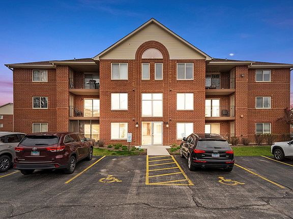 2nd image of 6975 Heritage Cir APT 3D