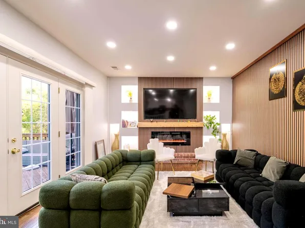 9907 Rosewood Hill Cir, Vienna, VA 22182