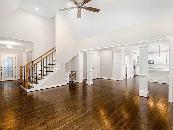 3rd image of 300 Shefwood Dr