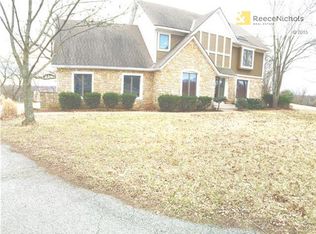 9061 Hillview Dr, De Soto, KS 66018