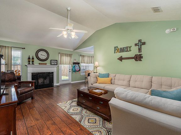 2nd image of 825 Pantera Dr
