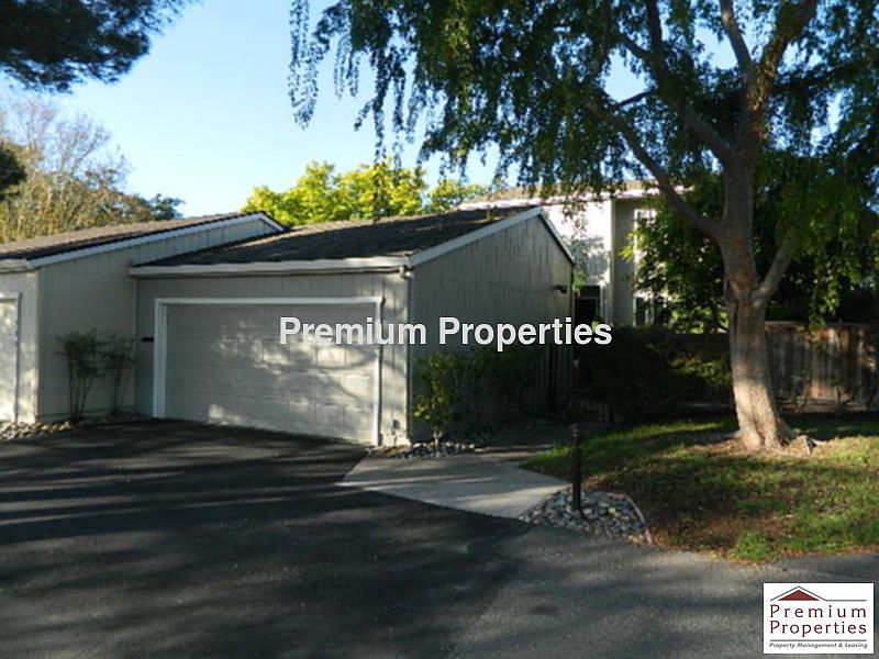 1st image of 794 Country Club Dr