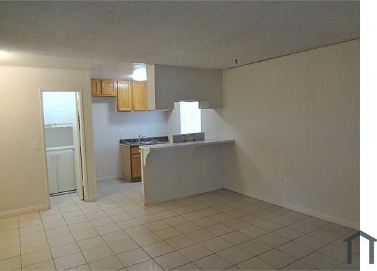 3rd image of 422 W Orangewood Ave #D