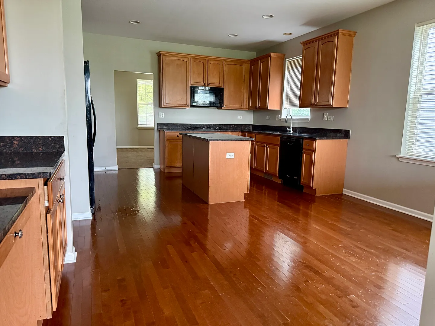 5 bed, 3577 sqft, $3,500 — Photo 4