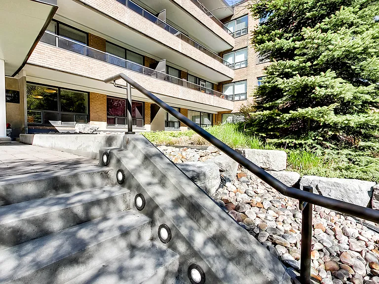 2100 Bathurst St #308 — Photo 6