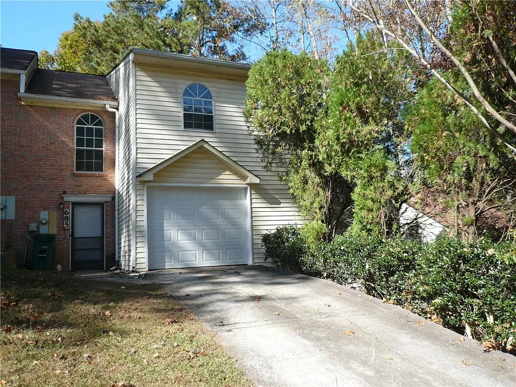 685 Coventry Township Ln photo 1