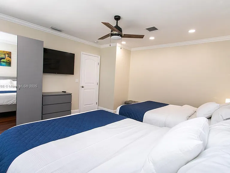 1311 Rodman St — Photo 18