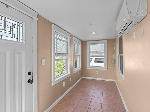 5th image of 49 Martha Rd E