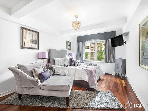3rd image of 215 E 79th St APT 3A