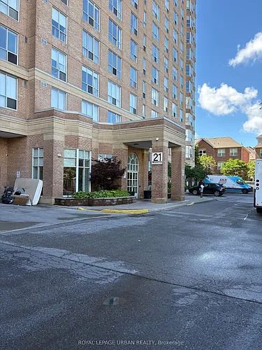 21 Overlea Blvd Photo 1