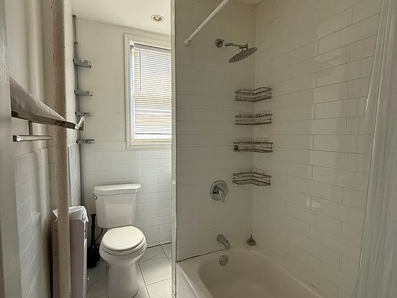 3rd image of 9415 Foster Ave #4