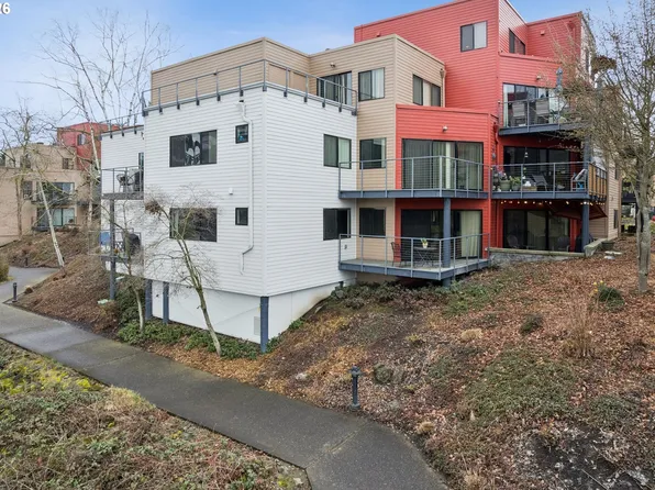 620 NW Naito Pkwy APT B7, Portland, OR 97209