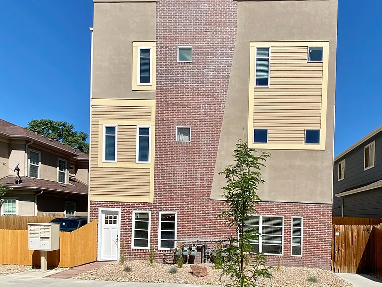 2945 Lawrence St — Photo 1