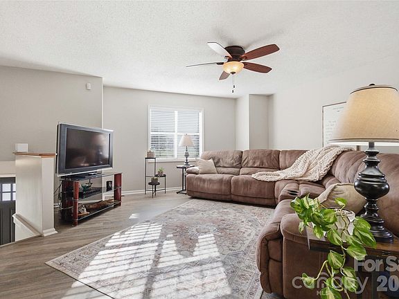 5th image of 8407 Harvell Rd