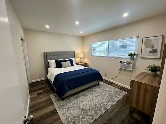 2nd image of 15025 Burbank Blvd APT 2
