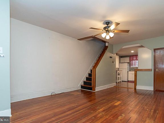 3rd image of 2308 S Hutchinson St
