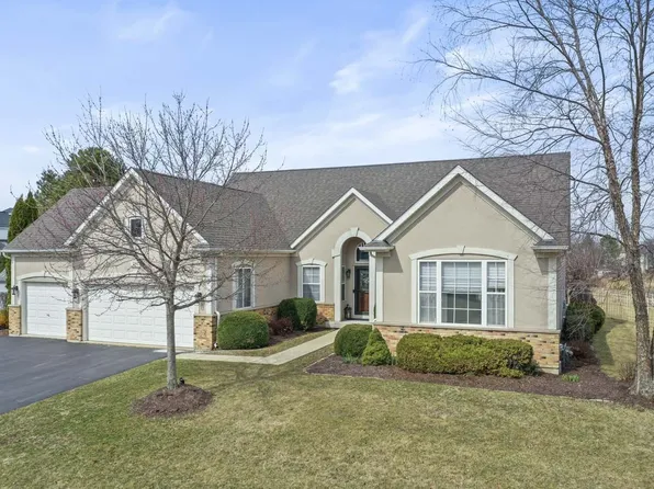 704 Spring Farm Rd, Lake Villa, IL 60046