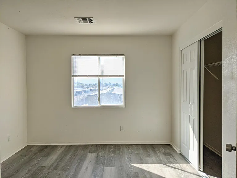 2117 Clancy St — Photo 13
