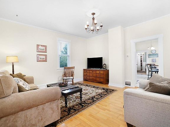 4th image of 329 Morgan St