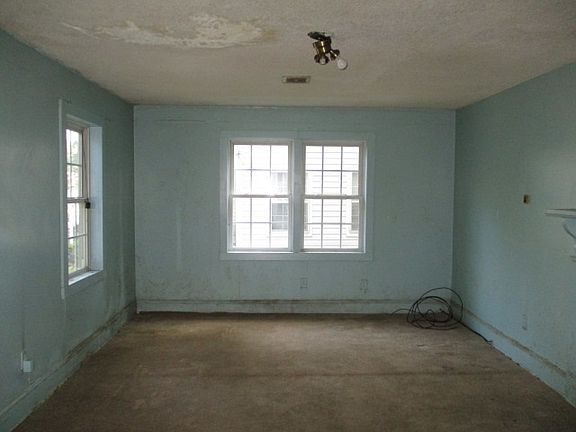 2nd image of 347 Saint Andrews St
