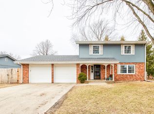 908 26th St, Spirit Lake, IA 51360