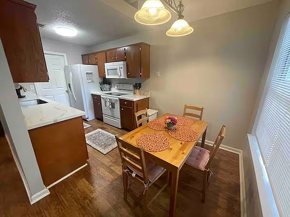 3rd image of 37 Rose Hill Dr