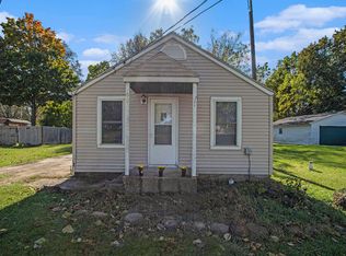 921 Terre Coupe St, Buchanan, MI 49107