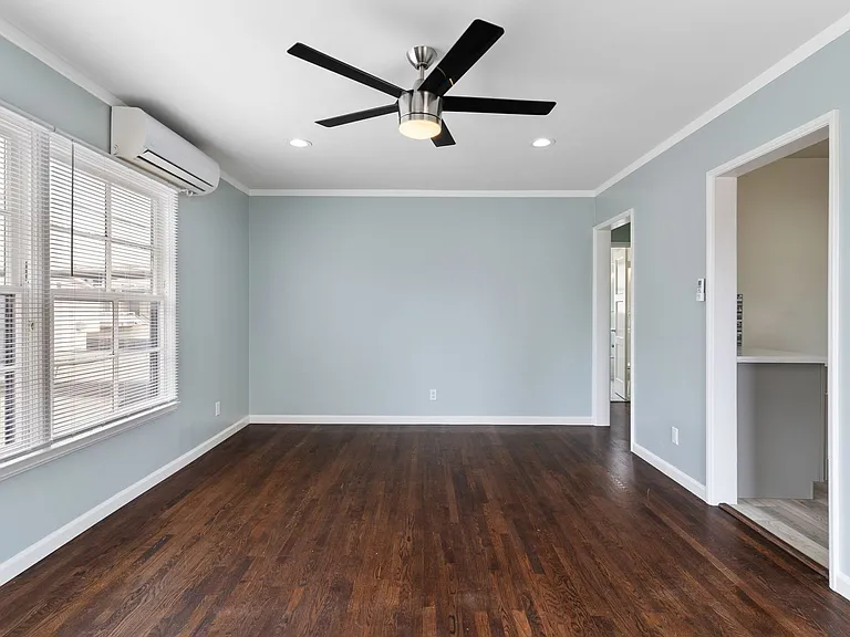 2104 E Florida St — Photo 2