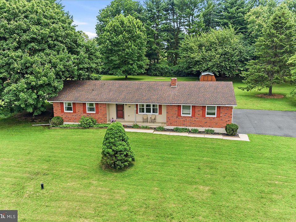 1st image of 204 Skycrest Dr