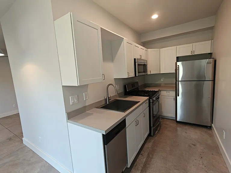 600 Greenway Dr — Photo 6