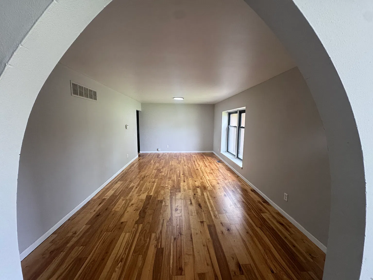 4 bed, 1770 sqft, $2,100 — Photo 3
