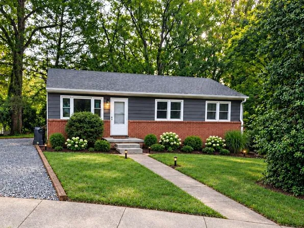 120 Thomas Dr #A, Charlottesville, VA 22903