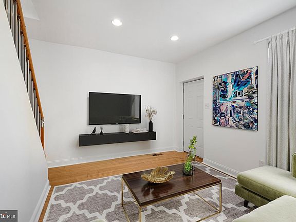 5th image of 2539 Webb St
