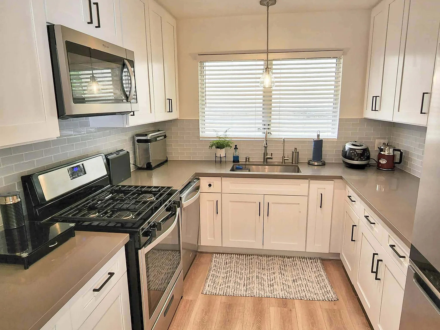 2 bed, 1.5 bath, 1000 sqft, $2,675 — Photo 1