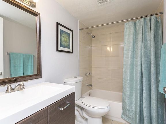 4th image of 2601 NW 207th St #207