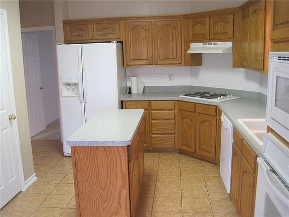 4th image of 1529 Tanglewood Dr