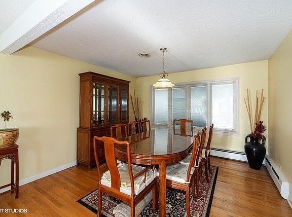 4th image of 741 Davis St