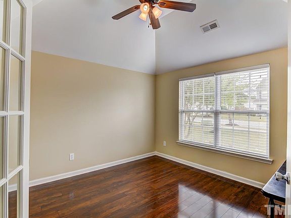 5th image of 734 Willow Bay Dr