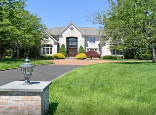 3 Rubins Ct, Dix Hills, NY 11746