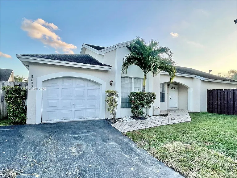 5508 NW 101st Ct — Photo 1