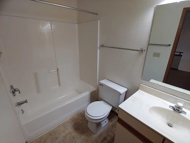 Woodfield Apartments — Photo 14