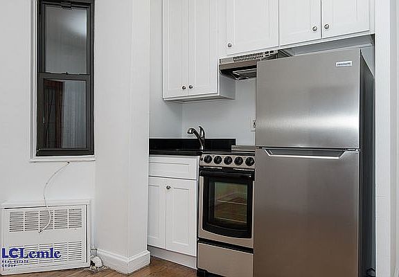 3rd image of 1592 2nd Ave #3RS