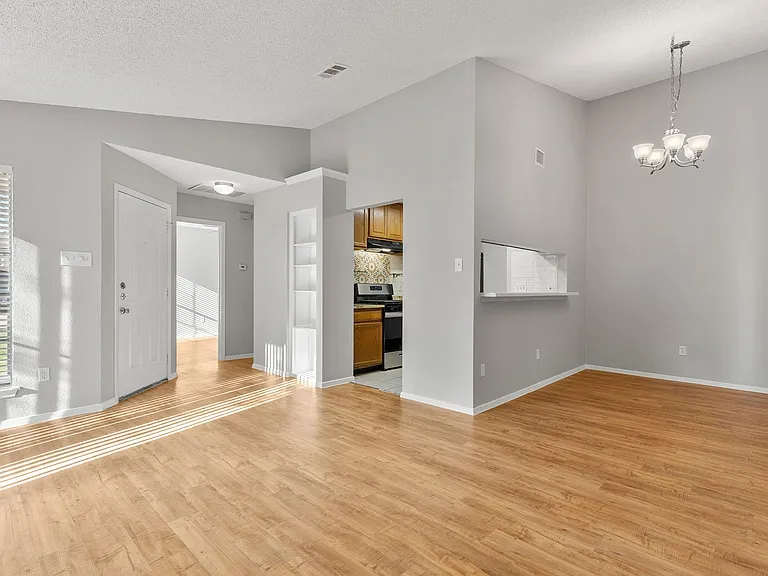 413 Country Aire Dr — Photo 5