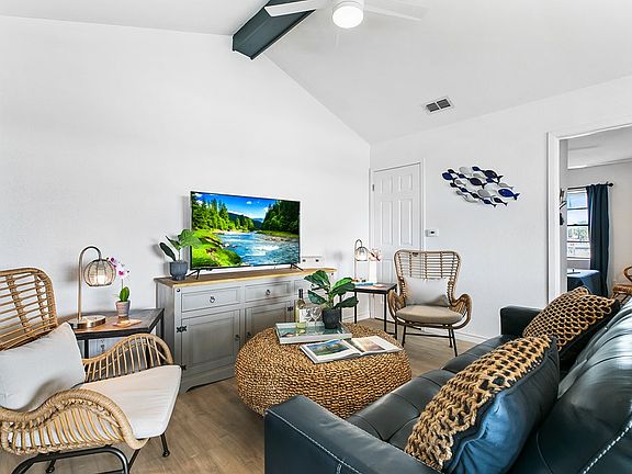 4th image of 113 W Sunny Isle Dr #1